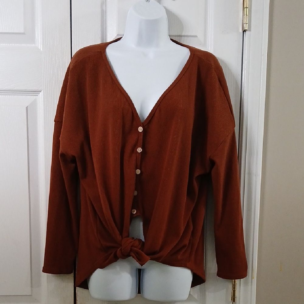 Fashion Nova brown ribbed high low tie front faux button front top Sz L NWOT